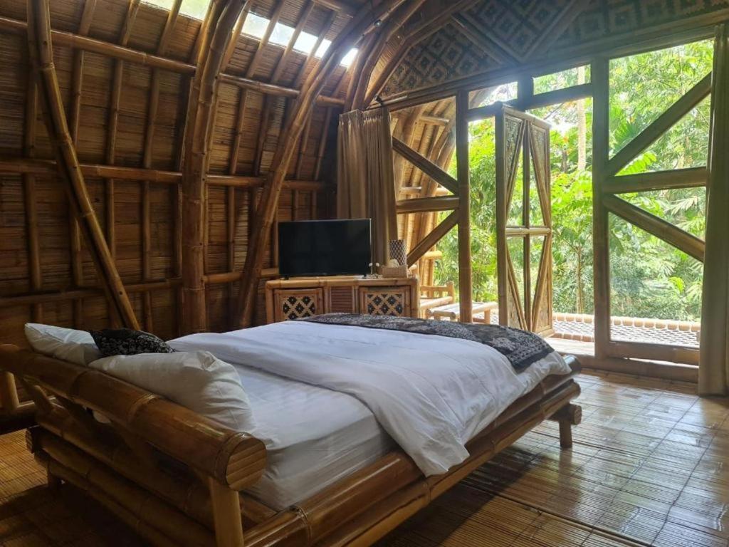 The Osing Bamboo Resort Tamansuruh ภายนอก รูปภาพ