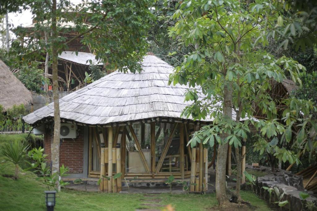 The Osing Bamboo Resort Tamansuruh ภายนอก รูปภาพ